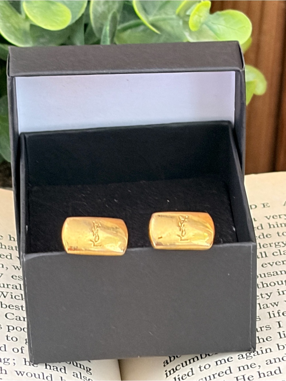 Vintage Yves Saint Laurent YSL Gold Tone Black Cone Bar Cufflinks, Retro Luxury - Picture 7 of 7